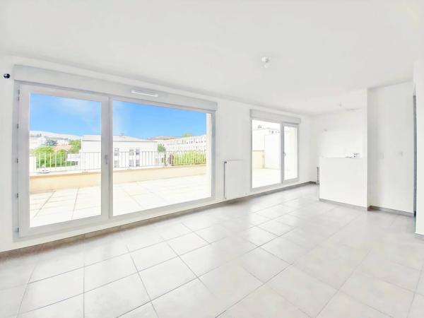 Appartement T3 en duplex avec grande terrasse, centre de Belley