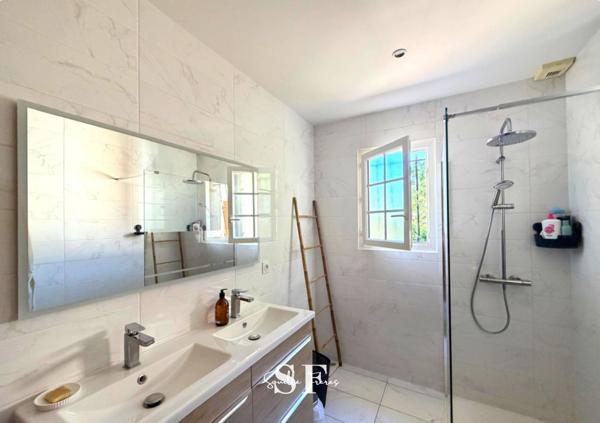Maison 5 pièce(s) 4 chambre(s) 135 m²