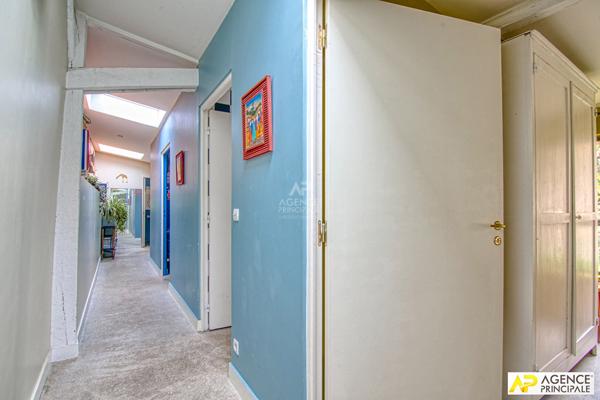 Versailles Saint-Louis Maison 9 pièces 230 m² au sol avec ascenseur, 2 places de parking et jardin €1 790 000 ** - Référence 27634