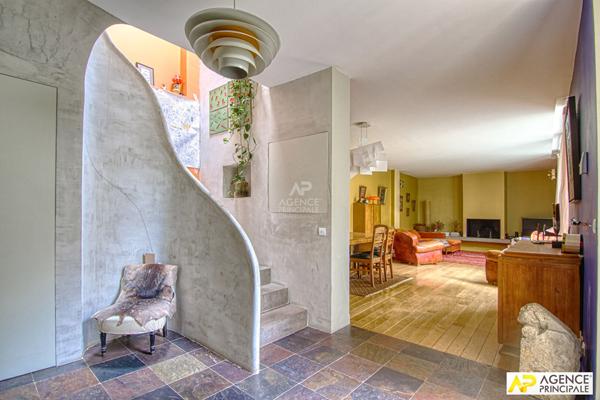 Versailles Saint-Louis Maison 9 pièces 230 m² au sol avec ascenseur, 2 places de parking et jardin €1 790 000 ** - Référence 27634