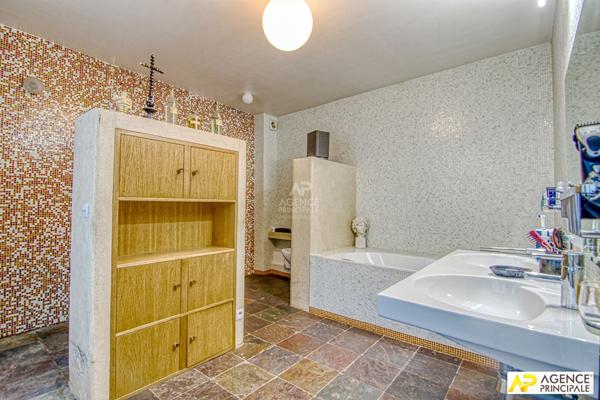 Versailles Saint-Louis Maison 9 pièces 230 m² au sol avec ascenseur, 2 places de parking et jardin €1 790 000 ** - Référence 27634