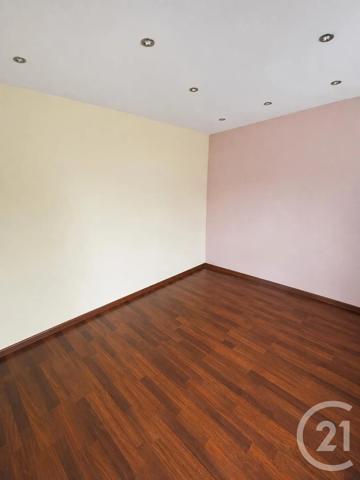 Appartement F3 à vendre  3 pièces - 65 m 2   GRAND COMBE CHATELEU  - 25
