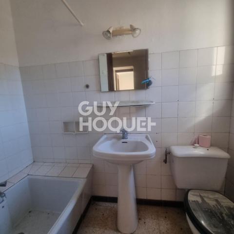 Maison de ville avec terrasse, garage et cour ? Coeur de Rognonas