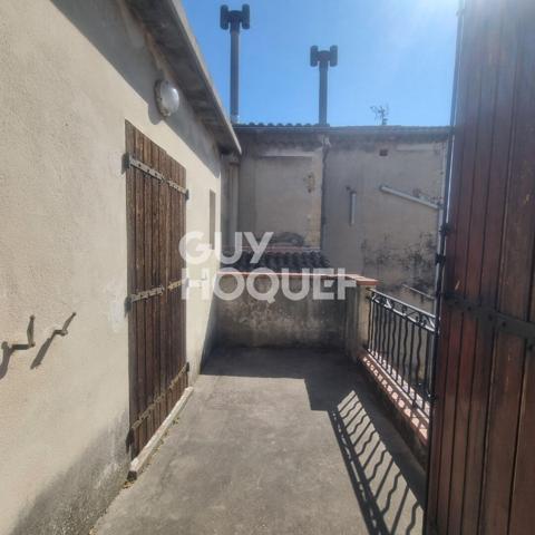 Maison de ville avec terrasse, garage et cour ? Coeur de Rognonas