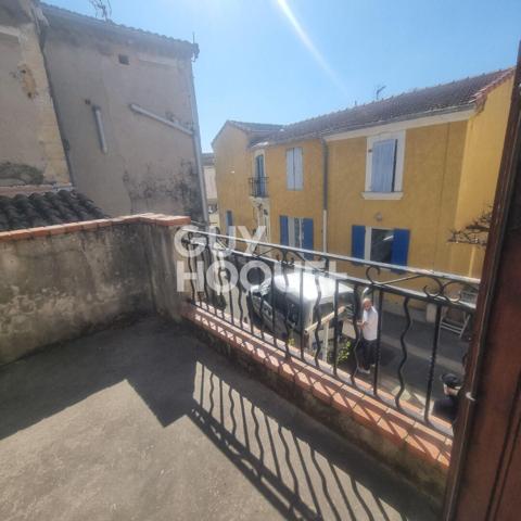 Maison de ville avec terrasse, garage et cour ? Coeur de Rognonas