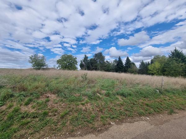 Concrétiser votre projet de construction sur une belle parcelle de 2 080 m² à Brussey, à deux pas de Marnay.