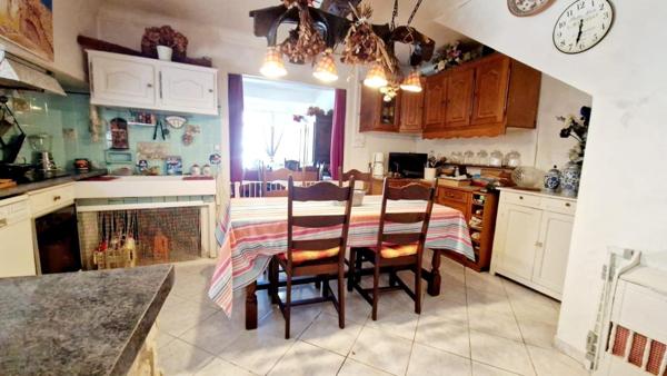 Grande maison de village 136m² 5 chambres avec garage attenant.