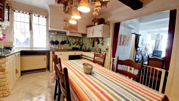 Grande maison de village 136m² 5 chambres avec garage attenant.