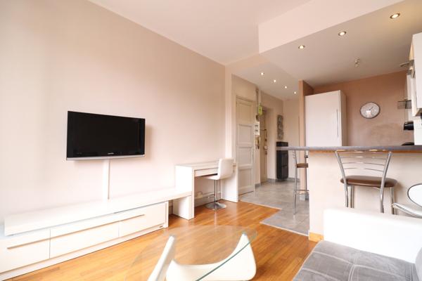 Lyon (69008) LYON 8 MERMOZ T2 entièrement équipé dans rue calme à 200m du tram/métro