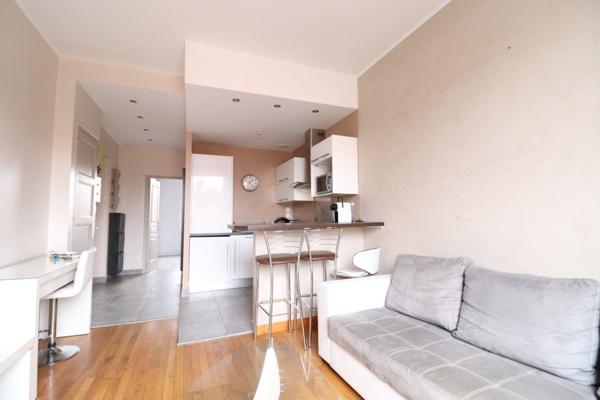 Lyon (69008) LYON 8 MERMOZ T2 entièrement équipé dans rue calme à 200m du tram/métro