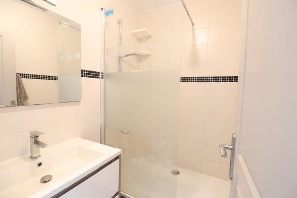 Lyon (69008) LYON 8 MERMOZ T2 entièrement équipé dans rue calme à 200m du tram/métro