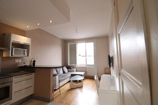 Lyon (69008) LYON 8 MERMOZ T2 entièrement équipé dans rue calme à 200m du tram/métro