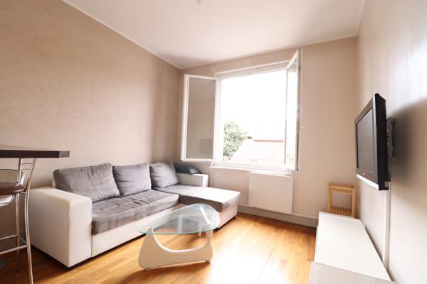 Lyon (69008) LYON 8 MERMOZ T2 entièrement équipé dans rue calme à 200m du tram/métro