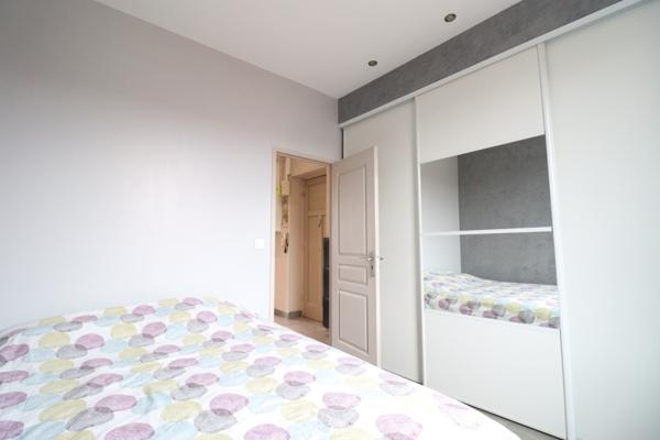 Lyon (69008) LYON 8 MERMOZ T2 entièrement équipé dans rue calme à 200m du tram/métro