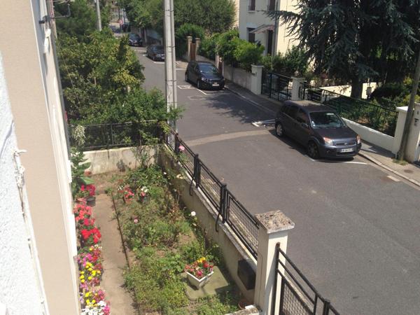 Lyon (69008) LYON 8 MERMOZ T2 entièrement équipé dans rue calme à 200m du tram/métro