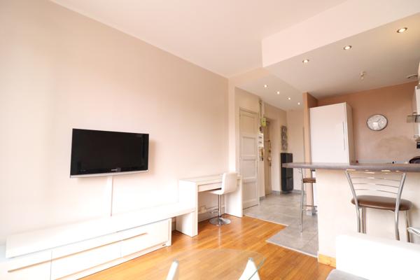 Lyon (69008) LYON 8 MERMOZ T2 entièrement équipé dans rue calme à 200m du tram/métro