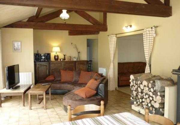 Saint-Julien-le-Faucon (14140) PROPRIETE de 14 pièces avec terrain, piscine et VUE REMARQUABLE