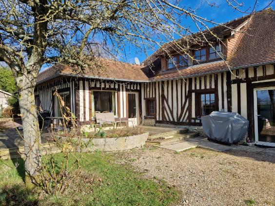 Saint-Julien-le-Faucon (14140) PROPRIETE de 14 pièces avec terrain, piscine et VUE REMARQUABLE