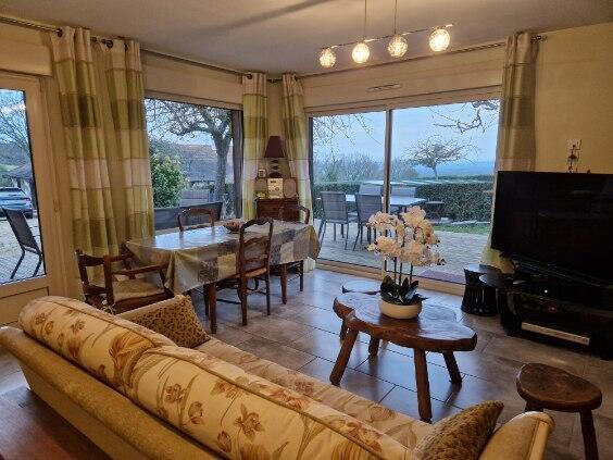 Saint-Julien-le-Faucon (14140) PROPRIETE de 14 pièces avec terrain, piscine et VUE REMARQUABLE