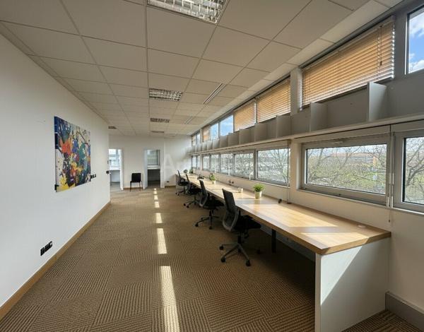 BUREAUX à VENDRE de 1175.98 m²
