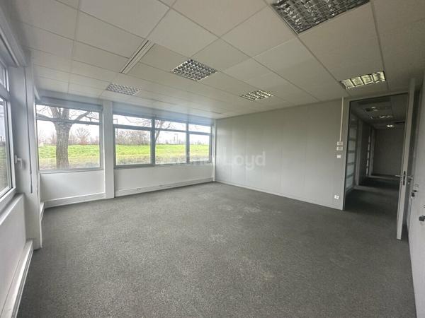 BUREAUX à VENDRE de 1175.98 m²