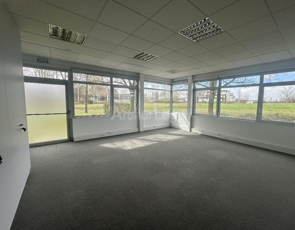 BUREAUX à VENDRE de 1175.98 m²
