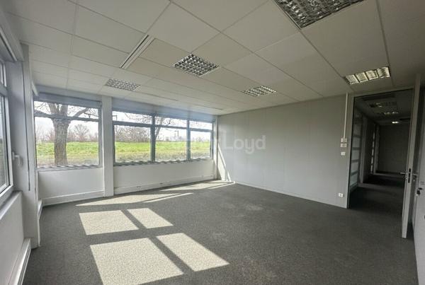 BUREAUX à VENDRE de 1175.98 m²