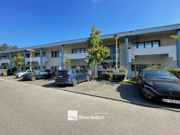Bureaux à louer à Bron dans Activillage avec parkings privatifs lumineux