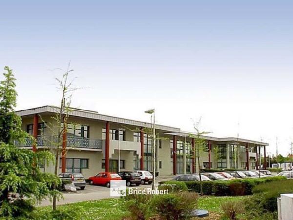 Bureaux à louer à Bron dans Activillage avec parkings privatifs lumineux