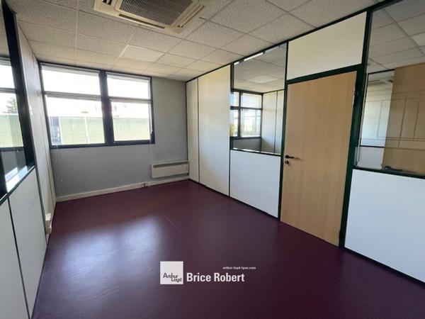 Bureaux à louer à Bron dans Activillage avec parkings privatifs lumineux