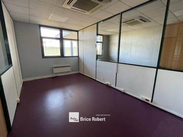Bureaux à louer à Bron dans Activillage avec parkings privatifs lumineux