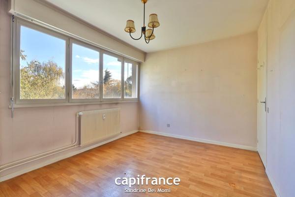SAINTE FOY LES LYON (69) - Appartement T3 de 68m² avec balcon, place de stationnement extérieure et cave