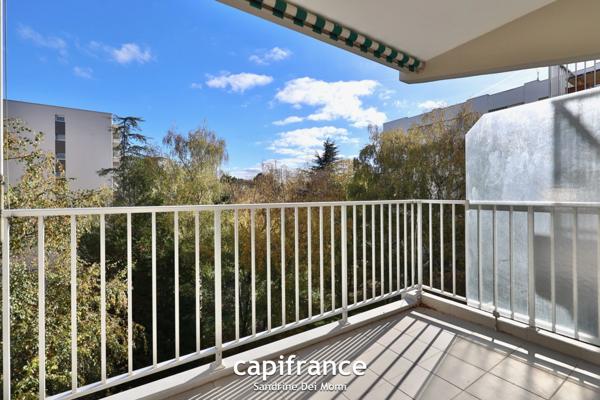 SAINTE FOY LES LYON (69) - Appartement T3 de 68m² avec balcon, place de stationnement extérieure et cave