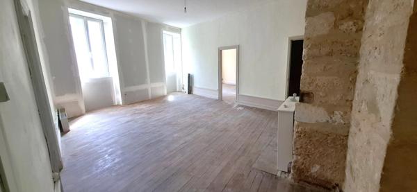 Appartement à rénover, 3 pièces, 78 m2 MONTIGNAC-LASCAUX (24)