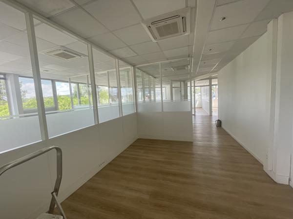 164 m2 de Bureaux à louer - Chaumontel proche gare
