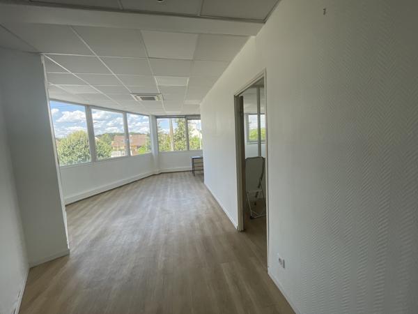 164 m2 de Bureaux à louer - Chaumontel proche gare