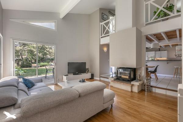Maison à vendre 675 000 € Saint-Jean-d'Illac 7 p 178 m² DPE C