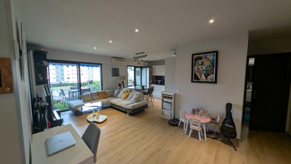 SUPERBE 4 pcs Entièrement Rénové à Mandelieu avec Garages