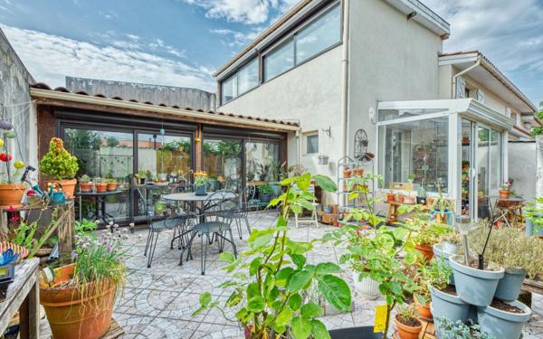 Maison à vendre    2 pièces •  Pessac