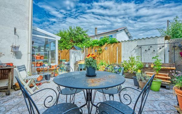 Maison à vendre    2 pièces •  Pessac