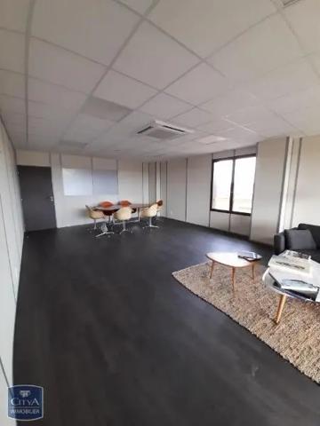 Local professionnel à louer Gazeran (78125)