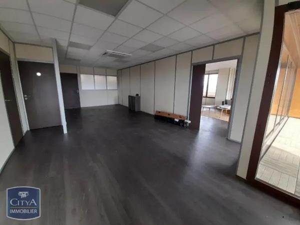 Local professionnel à louer Gazeran (78125)