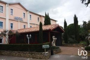 Hôtel-restaurant à vendre 1 750 m² Saint-Andiol