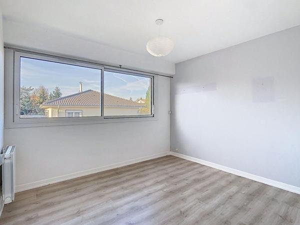 54220 Malzéville ? Appartement T5 traversant, très lumineux, balcons, cave, 2 parkings ? Petite copropriété au calme