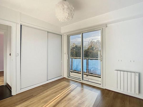 54220 Malzéville ? Appartement T5 traversant, très lumineux, balcons, cave, 2 parkings ? Petite copropriété au calme