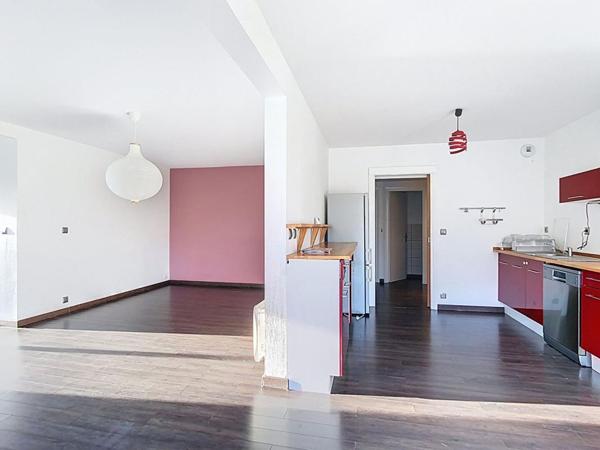 54220 Malzéville ? Appartement T5 traversant, très lumineux, balcons, cave, 2 parkings ? Petite copropriété au calme