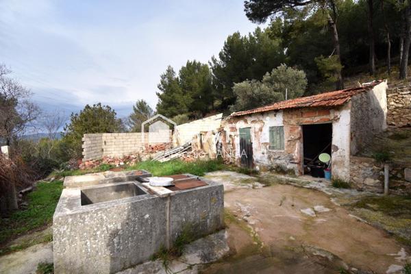 Charme et potentiel au cœur de la nature du Garlaban à Allauch