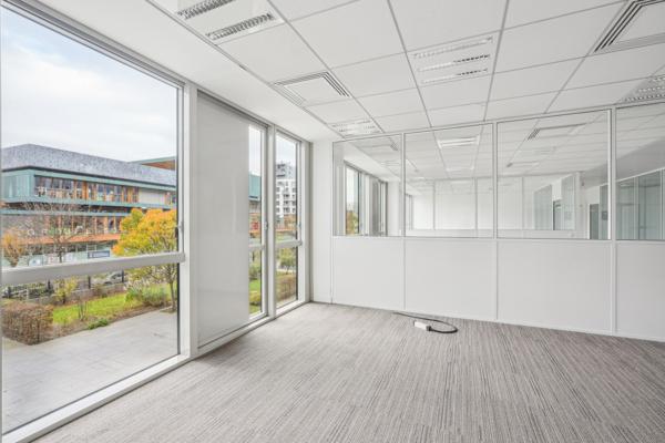 Bureaux à louer à Asnières-sur-Seine avec vue Seine et accès RER