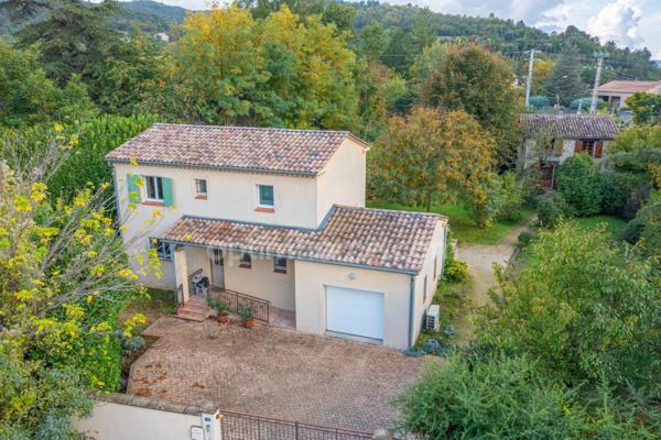 A vendre Propriété arborée et clôturée (04) avec 2 maisons individuelles