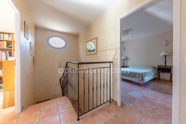 A vendre Propriété arborée et clôturée (04) avec 2 maisons individuelles